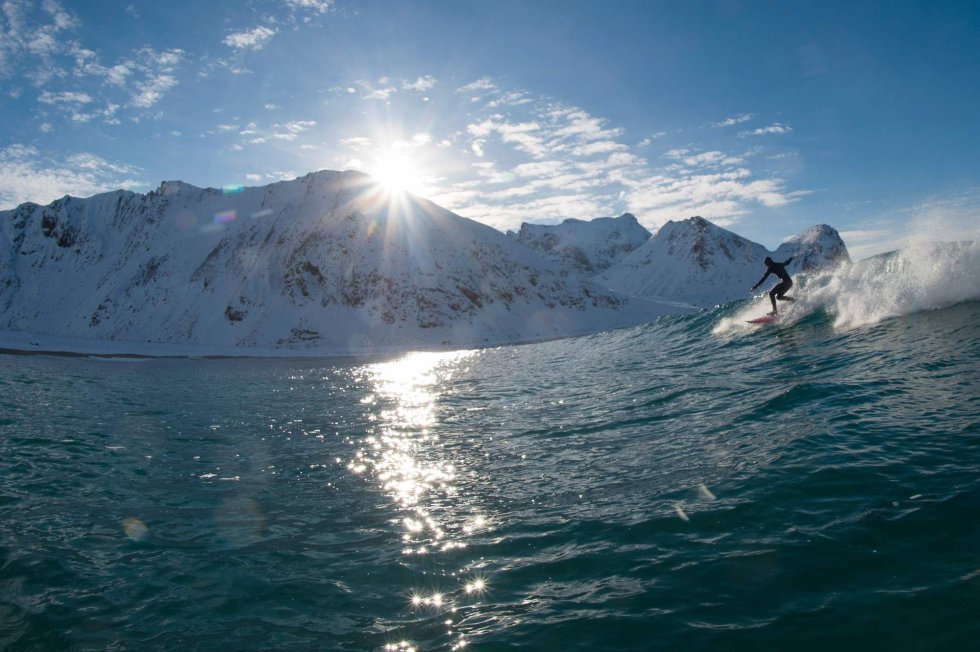 À la découverte du surf dans les fjords de Norvège : une aventure unique - HawaiiSurf