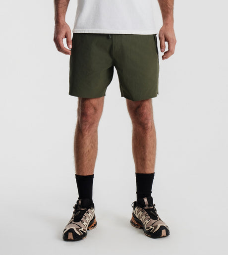 Layover Trail Shorts 17"