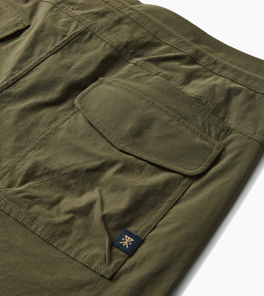 Layover Trail Shorts 17"