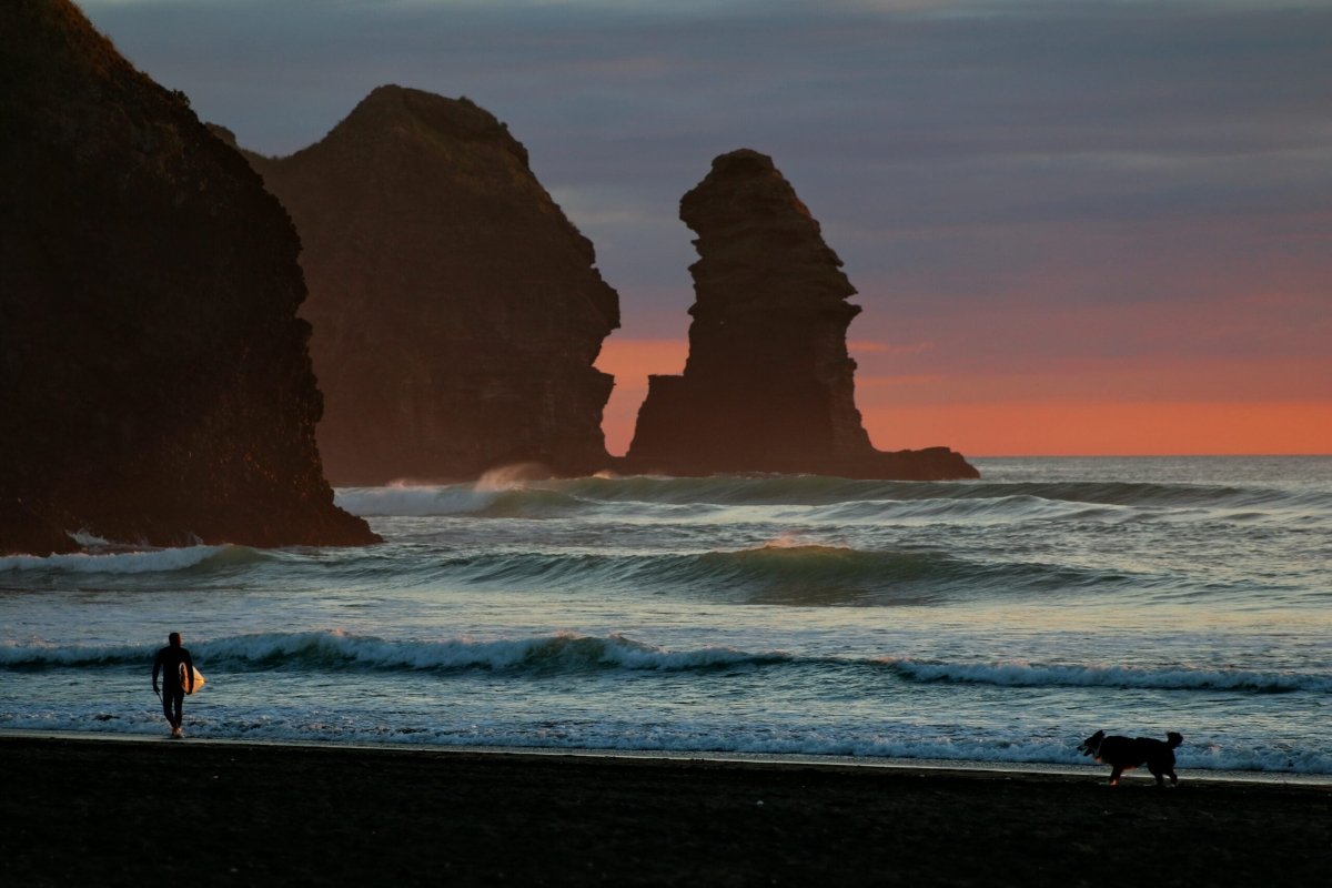 L'attrait hivernal de la Nouvelle-Zélande : Des vagues épiques sur la côte ouest de l'île du Nord - HawaiiSurf